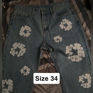 Stylish Slim Fit Jeans with Floral Accents